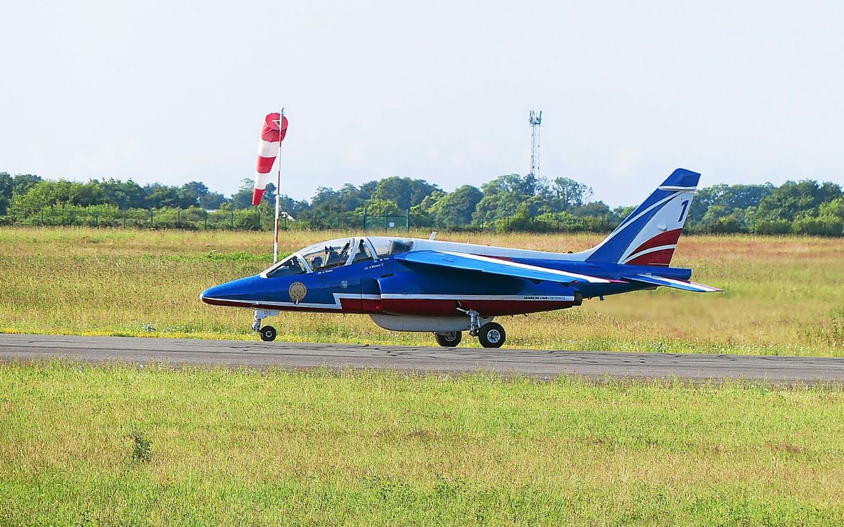 À Pluguffan, les alphajets de la Patrouille de France ont fait le bonheur des passants