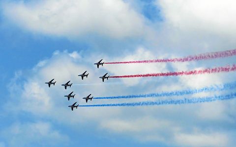 La Patrouille de France ouvrait le show aérien aux couleurs bleu blanc rouge.