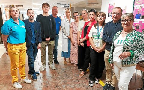 Jean-Marie Corbeau (2e à droite) est président de l’association France rein Cornouaille. Ce lundi, il s’est rendu au centre hospitalier, à Quimper, pour l’inauguration d’une exposition de sensibilisation au don d’organes.
