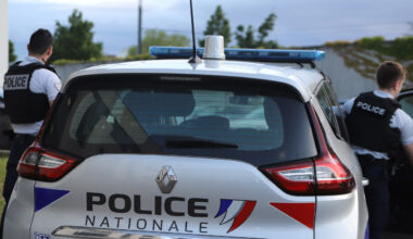 les policiers le retrouvent avec une balle dans la jambe