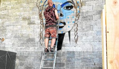 À Quimperlé, une œuvre du graffeur Ezra visible à L’Océane