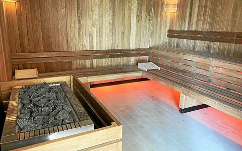 Le sauna dont la température avoisinera les 90 degrés pourra accueillir une quinzaine de personnes.