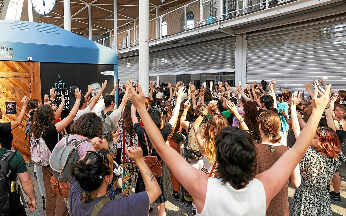 En gare de Rennes, la manifestation contre les interpellations de sans-papiers tourne à la pagaille générale