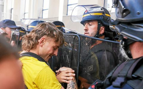 La police a parfois repoussé les manifestants.