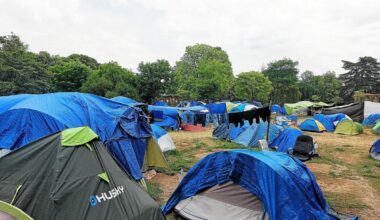 « C’est inhumain avec la chaleur » à Rennes un campement de migrants confronté à la canicule
