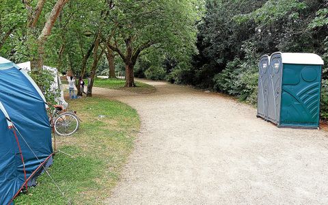 « C’est inhumain avec la chaleur » à Rennes un campement de migrants confronté à la canicule