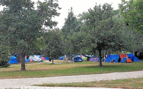 « C’est inhumain avec la chaleur » à Rennes un campement de migrants confronté à la canicule