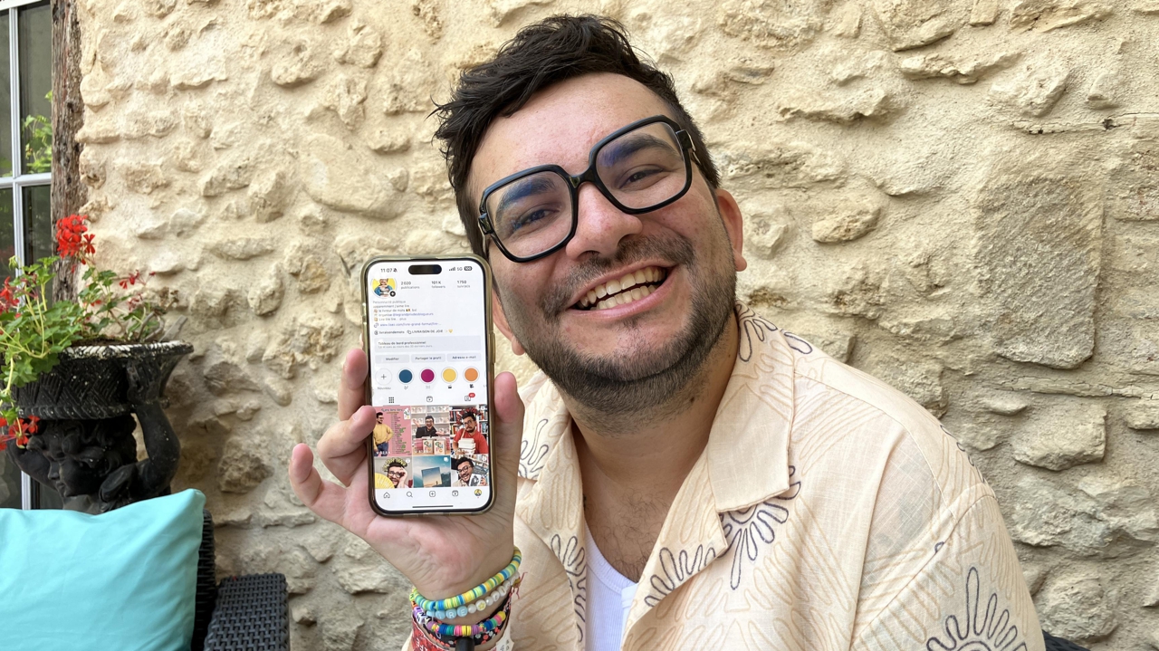 l’influenceur François Coune à Montmorillon pour faire vivre les livres sur Instagram