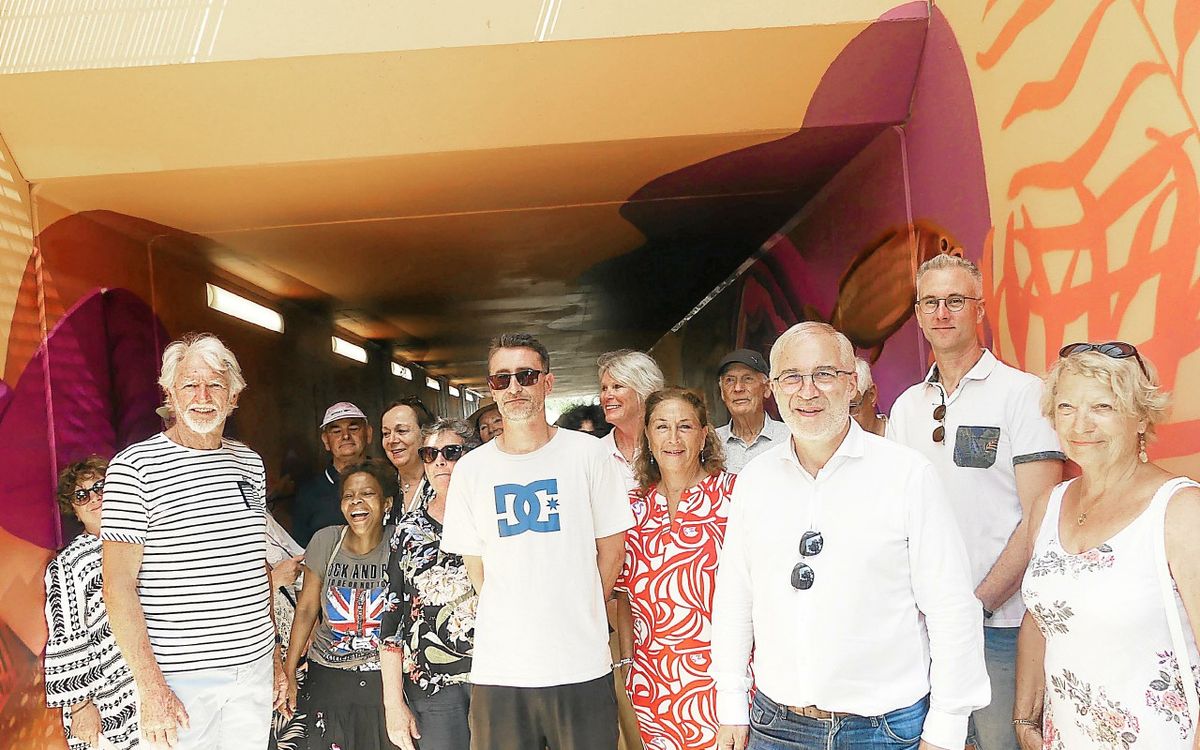 Une fresque illumine le passage sous terrain de Kermelo, à Lorient