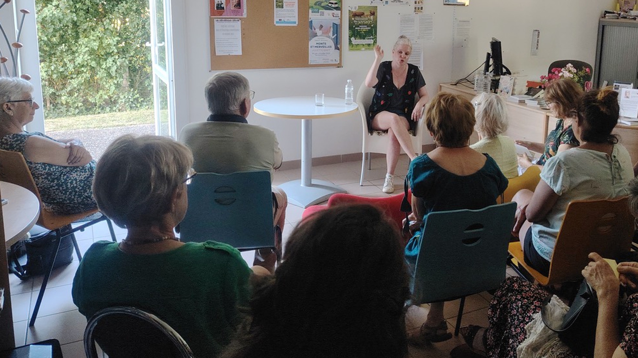 L’autrice Delphine Bertholon (Festival du livre de Montmorillon) a rencontré ses lecteurs à la médiathèque de Moussac