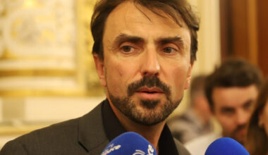 le maire de Lyon estime que "les problématiques actuelles (du club) ont trop duré"