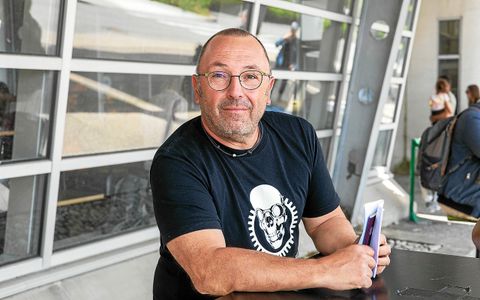 Pour Jean-Pierre, l’avion l’emporte sur le train.