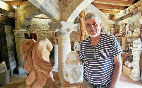 Chez François Mantilleri, il y a foison de sculptures comme ici dans sa salle d’exposition moëlanaise.