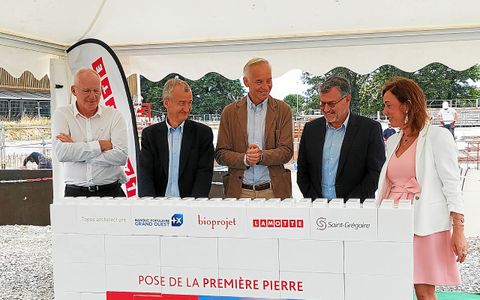 Les différentes parties prenantes au projet ont organisé une cérémonie symbolique de pose de la première pierre, vendredi 27 juin.