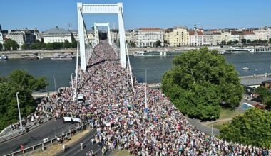 À Budapest, des manifestants défient le pouvoir en assistant en masse à la marche des fiertés