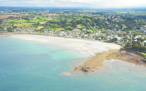 Au large de la plage de Primel-Trégastel, à Plougasnou, le couple s’est retrouvé en difficulté dans l’eau, selon des témoins.