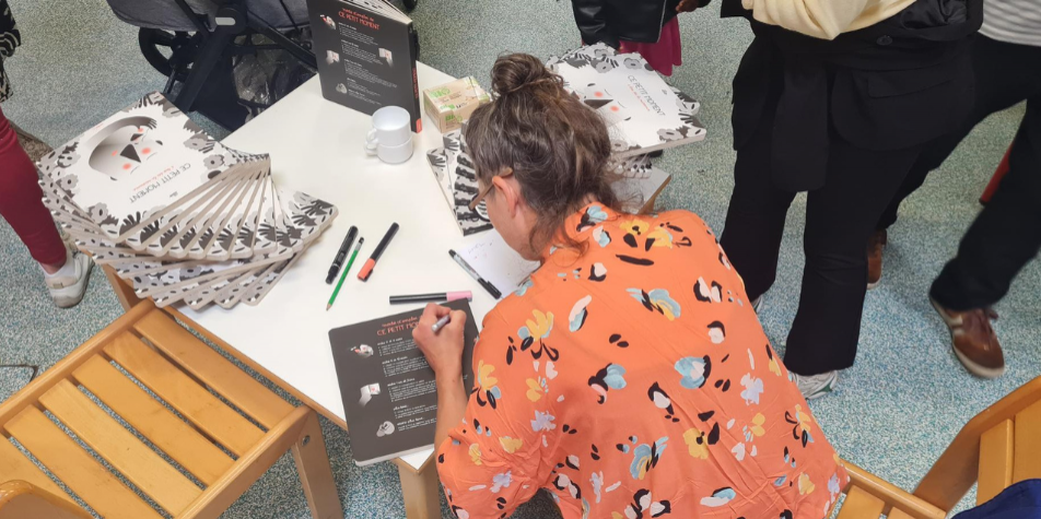Des centaines de livres jeunesse distribués aux familles dans la Métropole de Lyon
