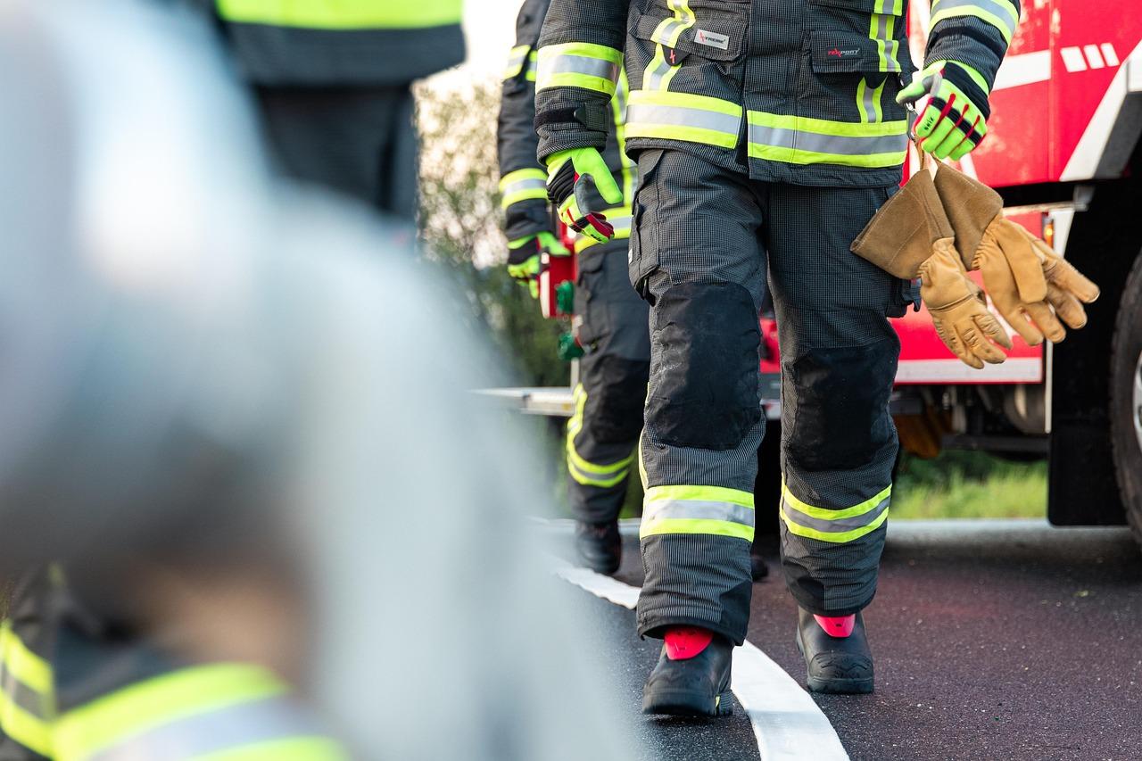 Loire : collision mortelle entre un bus scolaire et une moto