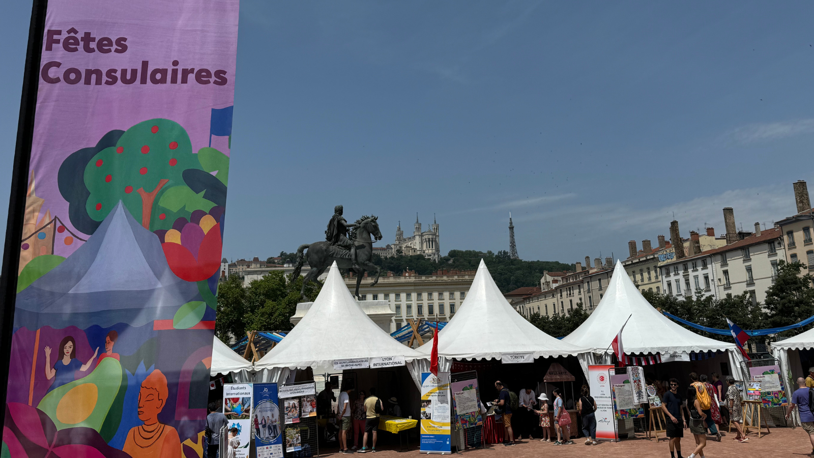 Lyon : les Fêtes consulaires se déroulent sur la place Bellecour ce week-end 