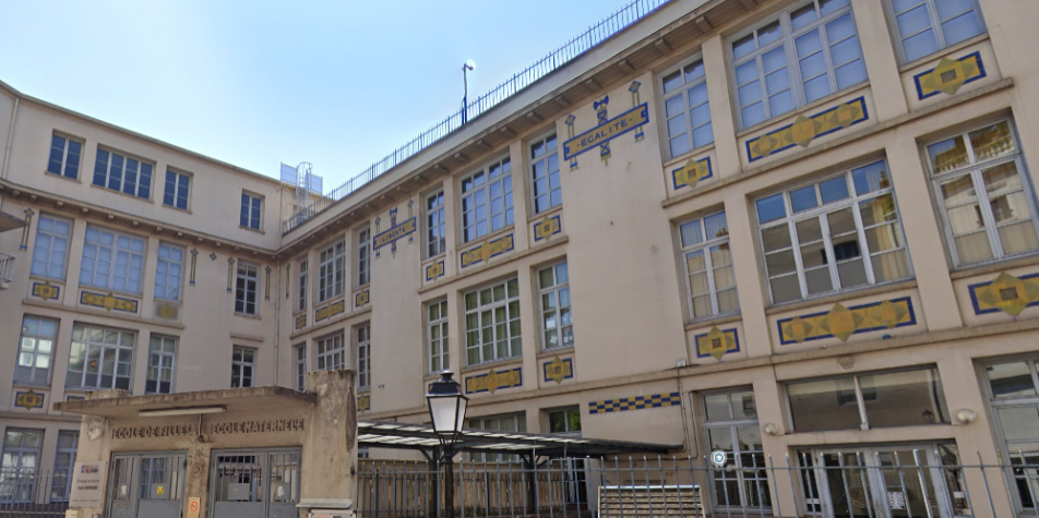 Lyon : en plein soleil, cette cour d'école sur le toit provoque l'inquiétude des parents
