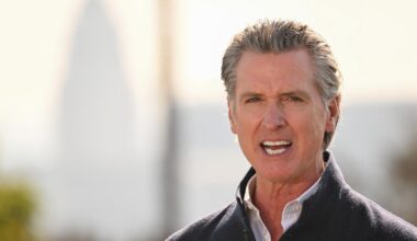 le gouverneur californien Gavin Newsom accuse Donald Trump de menacer la démocratie américaine