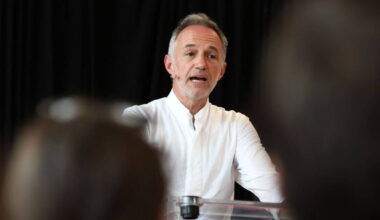 à Paris, Emmanuel Grégoire achève sa campagne pour l’investiture socialiste avec un dernier meeting – Libération