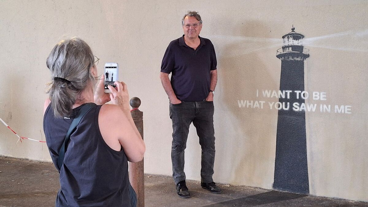 Le phare de Banksy illumine une rue peu fréquentée de Marseille et déchaîne les passions