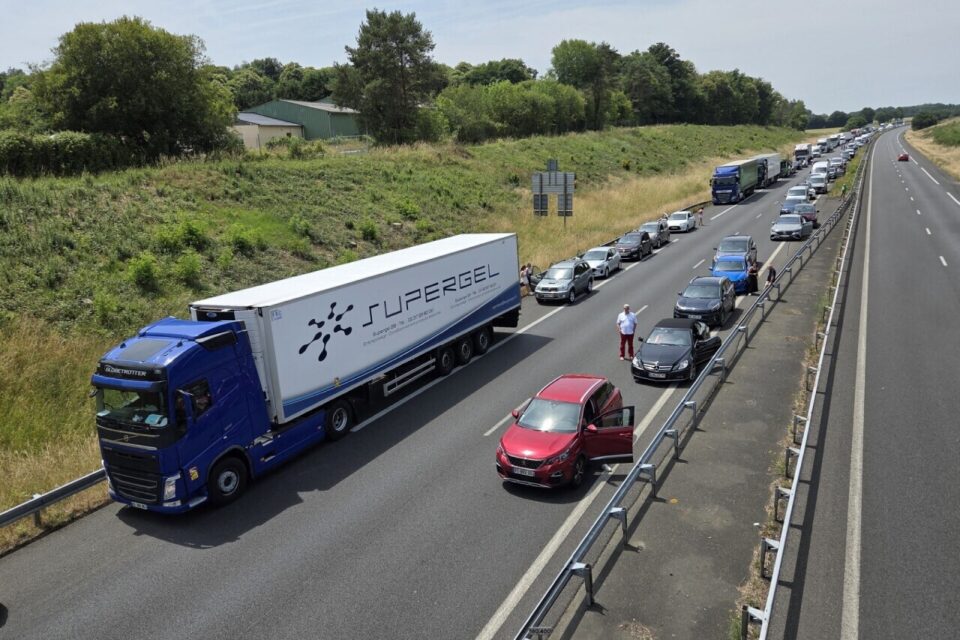 Un accident mortel s'est produit sur l'autoroute A81, à hauteur de Degré (Sarthe), ce vendredi 13 juin 2025. L'autoroute est coupée, les bouchons se forment.