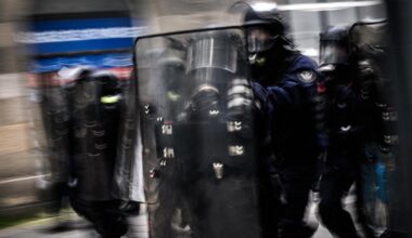 2 policiers blessés par des manifestants antifas