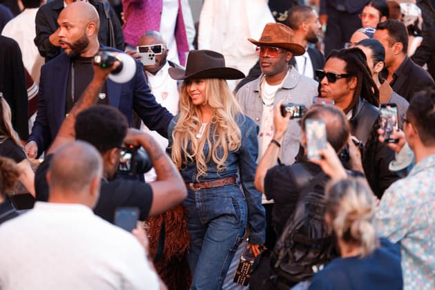Beyoncé au premier rang du défilé Vuitton à Paris lors de la Fashion Week