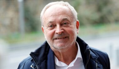 Le sénateur Joël Guerriau quitte le tribunal de Paris après une confrontation avec la députée Sandrine Josso, le 6 novembre 2024 (GEOFFROY VAN DER HASSELT)
