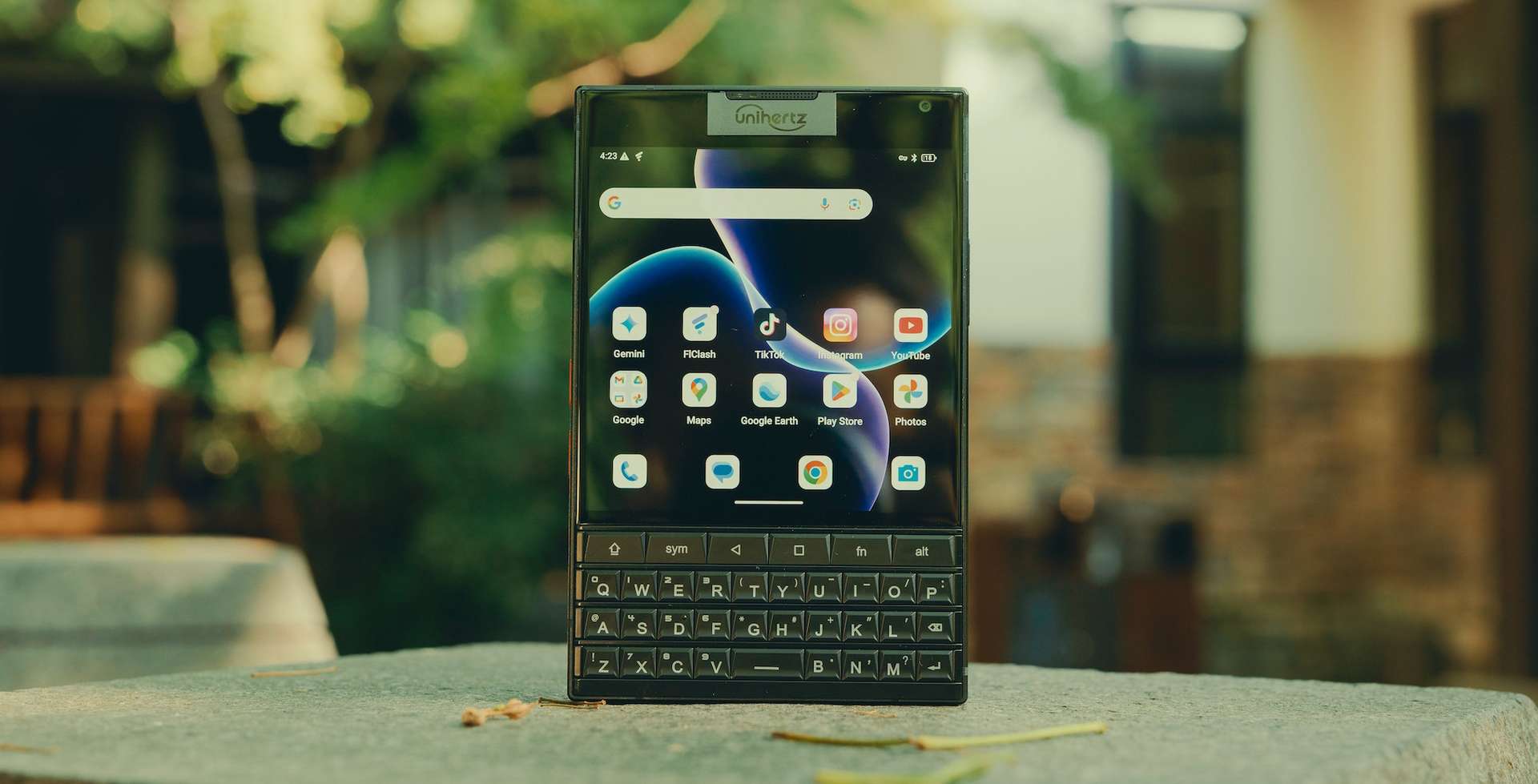 Voici le smartphone le plus étrange de l’année… et il pourrait bien plaire à plus de monde qu’on ne croit !