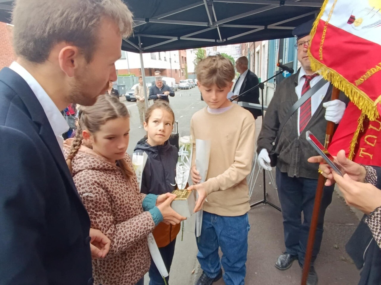 C'est quoi ces premiers "Stolpersteine" à Roubaix pour Marcelle et Édouard Pieters ?
