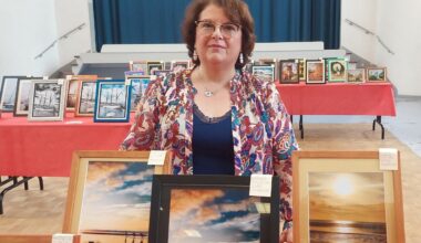 Bien connue dans cette commune du Cotentin, Sylvie lance son entreprise de photographie