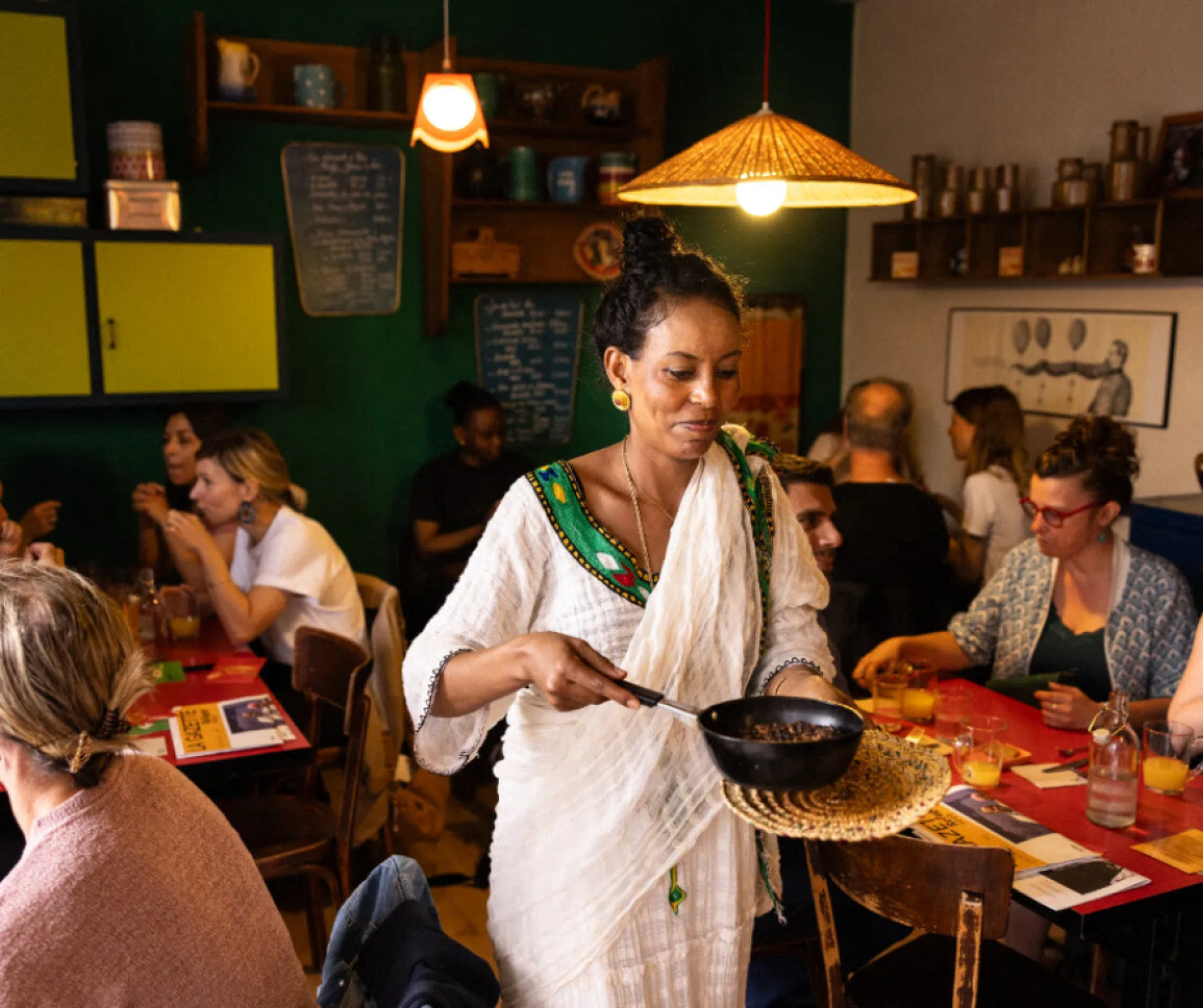 où savourer des menus uniques entre chefs locaux et réfugiés