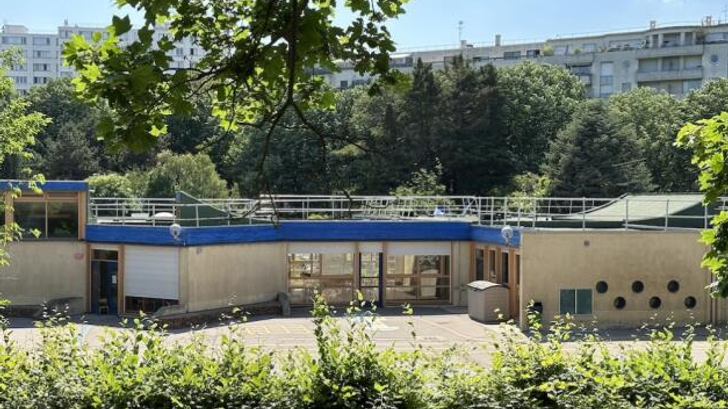 La professeure, accusée d’avoir frappé une fillette à Paris, a été suspendue un an. (Photo : école polyvalente des Frères Voisin, dans le 15e.)