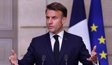 un an après la dissolution, Macron droit dans ses bottes