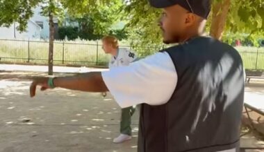 Soprano a fait visiter Marseille à Ed Sheeran, et ils ont évidemment joué à la pétanque