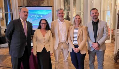 Lionel Rabiet (EDV), entouré par  Francisco Ribeiro de Menezes (ambassadeur), Delphine de Castro (Sata), Maria Joao Gouveia (Açores) et Jean-PIerre Pinheiro (office de tourisme du Portugal).(c).T.Beaurepère