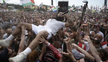 le gouvernement britannique condamne les propos anti-Israël de rappeurs au festival de Glastonbury