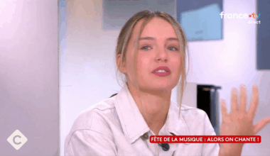 Submergée par l’émotion et les souvenirs, Mallory Wanecque, l’actrice de L’Amour ouf, fond en larmes dans "C à vous"