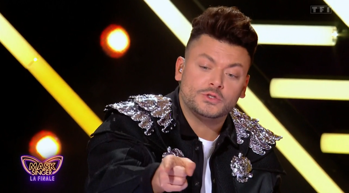 Mask Singer - "Il me dégoûte", "Pas la peine de faire la pub de ta vache folle, on sait que tu veux qu’elle gagne", "Il se prend pour un juge de chant alors qu’il fait des films à la con sur les chauves" : accusé d’influencer les votes, Kev Adams suscite la colère des internautes