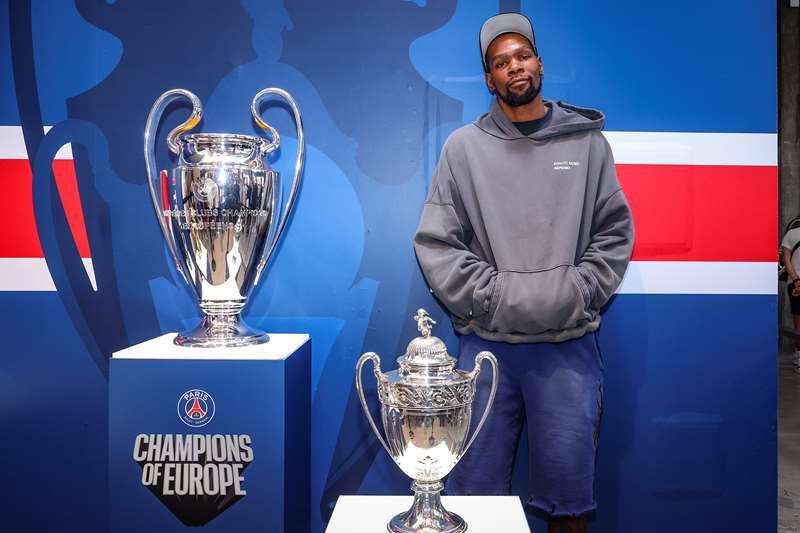 la superstar NBA Kevin Durant renforce son engagement à Paris et devient actionnaire minoritaire du club