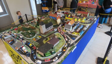 près de Rouen, il réalise une maquette du Tour de France