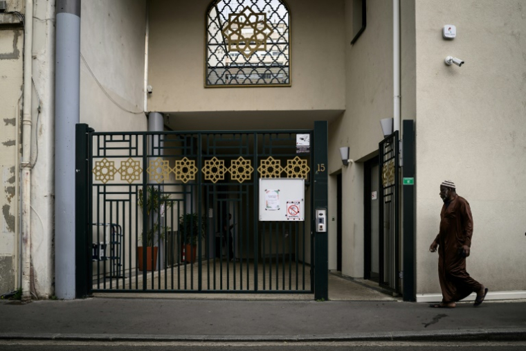 L'entrée de la mosquée Errahma à Villeurbanne, dans le Rhône, le 3 juin 2025 ( AFP / JEFF PACHOUD )