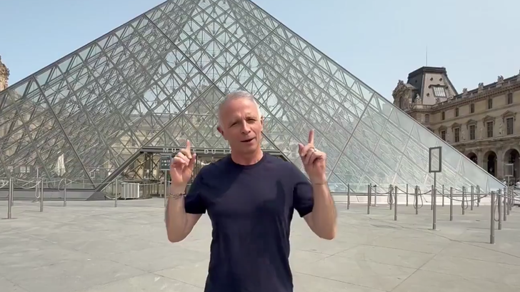 Samuel Étienne va jouer aux jeux vidéo en direct du Louvre au cours d’un « live historique »
