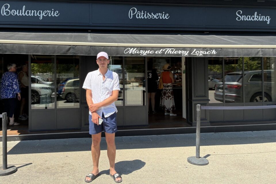 Charles est un cuisinier de 23 ans.