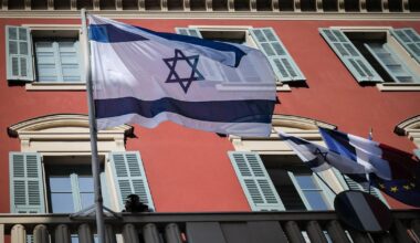 À Nice, la justice saisie du cas des drapeaux israéliens hissés sur le fronton de la mairie
