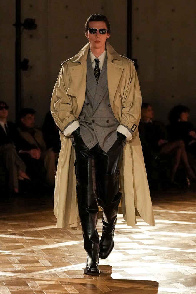 Saint Laurent rentre dans les rangs défilant à nouveau dans la Semaine masculine de Paris