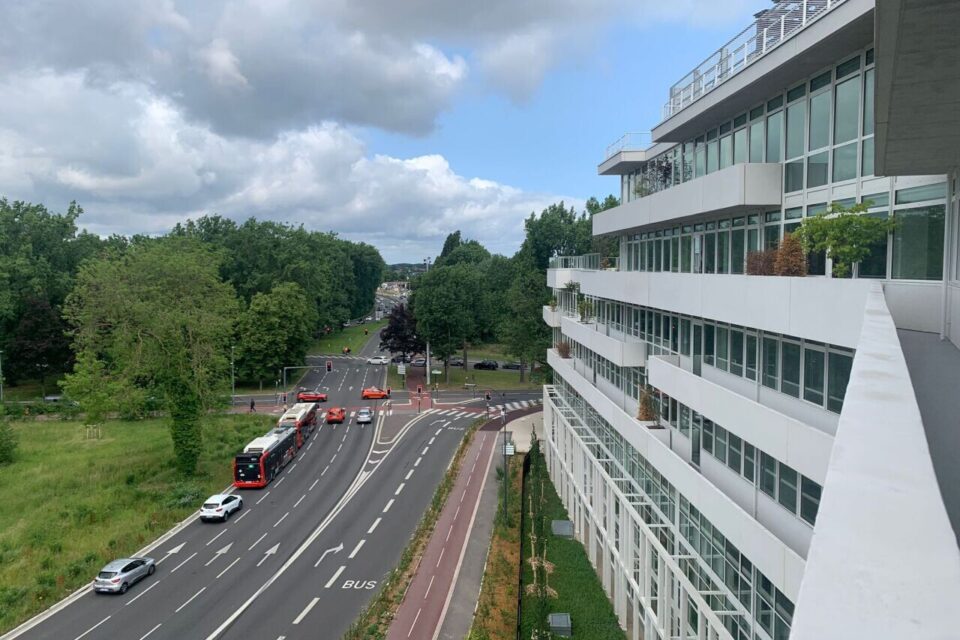 Le site Sensorium borde le périphérique et fait face au futur palais de justice, à la limite du Vieux-Lille. Pour le maire Sébastien Leprêtre, c'est 